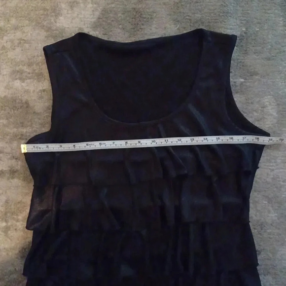 💙🌹 BLACK top with ruffles in front - Picture 10 of 13